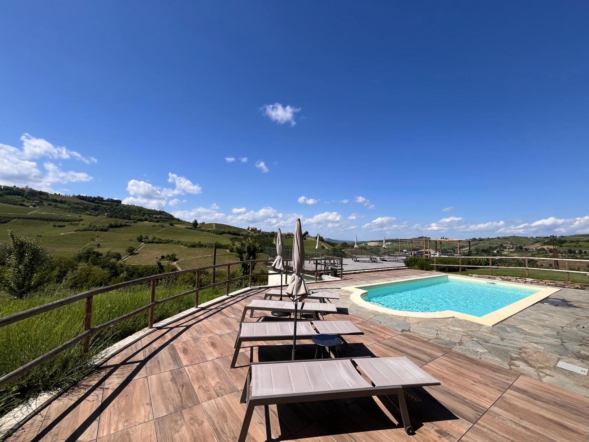 Le Cornici - Cascina Di Charme Diano dʼAlba Exterior foto